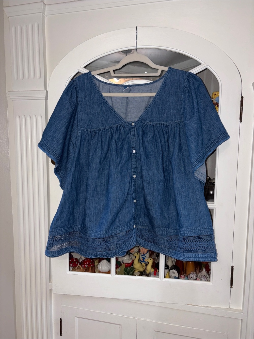 Old Navy Large Relaxed Blue Chambray Button-Front V-Neck Blouse